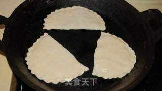 小白菜虾皮合子的做法步骤：16