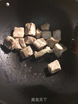 萝卜烧排骨的做法步骤：1