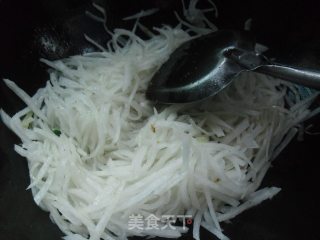 虾皮炒萝卜丝的做法步骤：3