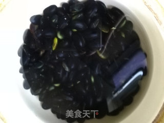 自制黑豆芽的做法步骤：2