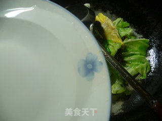 黑木耳圆白菜煮蛋饺的做法步骤：4