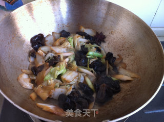 白菜木耳炒青蒜苗的做法步骤：8