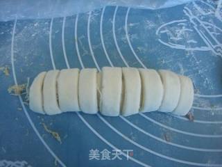 毛毛虫肉松杏仁面包的做法步骤：9