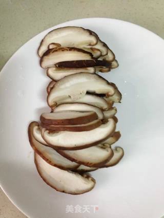 蚝油香菇油菜的做法步骤：1