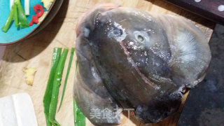 香辣鱼头的做法步骤：1