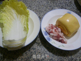 白菜肉丝炒玉米馒头的做法步骤：1