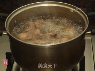 洋参霍斛鸽子汤的做法步骤：3