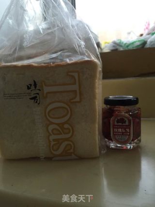 甜甜熊猫三明治的做法步骤：1