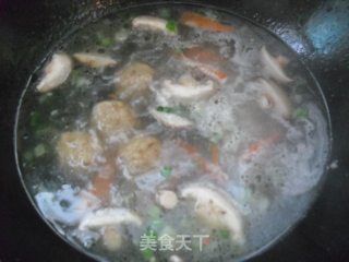 －个人的午餐---肉丸煮年糕的做法步骤：4