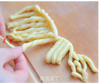 萌挞挞滴圣诞老人面包来啦的做法步骤：6
