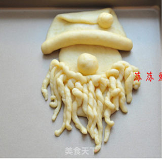 萌挞挞滴圣诞老人面包来啦的做法步骤：7