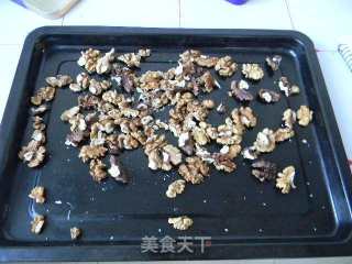 蛋黄核桃酥饼干的做法步骤：1
