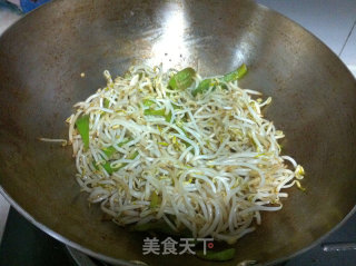绿豆芽炒肉的做法步骤：8