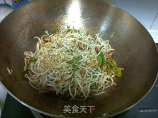 绿豆芽炒肉的做法步骤：10