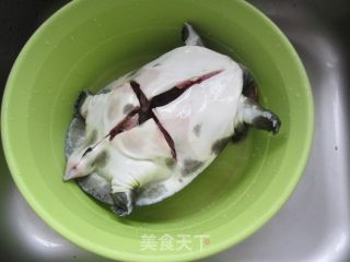 枣子桂圆蒸甲鱼 -----安神养心又补脾的做法步骤：2