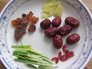 枣子桂圆蒸甲鱼 -----安神养心又补脾的做法步骤：3