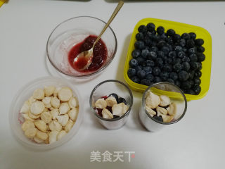 蛋白饼佐酒渍草莓优格的做法步骤：17