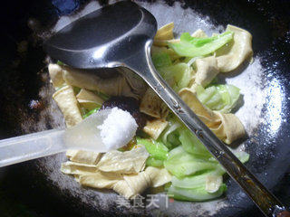 沙茶酱豆结炒圆白菜的做法步骤：7
