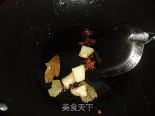 猪弯弯煲的做法步骤：4