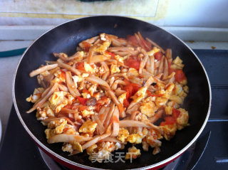 杏鲍菇番茄炒鸡蛋的做法步骤：9
