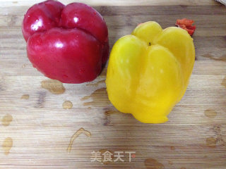 火腿炒彩椒的做法步骤：1