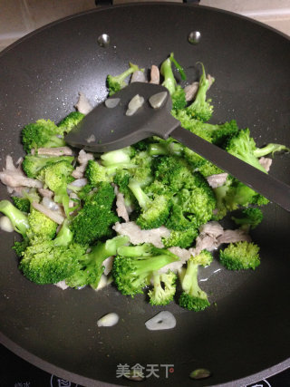 虾仁瘦肉西兰花的做法步骤：2