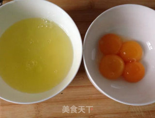 戚风小蛋糕的做法步骤：1