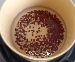 红豆薏米粥的做法步骤：4