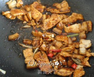 肉炒蒜苔木耳的做法步骤：8