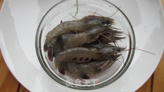 软烂鲜美——砂锅鲜虾粥的做法步骤：2