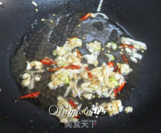西兰花炒核桃仁的做法步骤：9