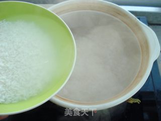 天儿凉来点热乎的——蔬菜瘦肉粥的做法步骤：2