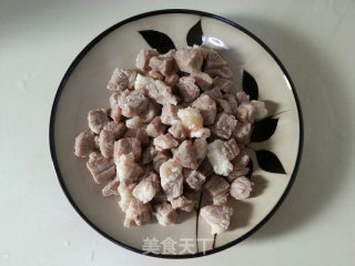 咖喱牛肉炖土豆的做法步骤：1