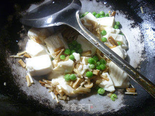 青豆金针菇豆腐羹的做法步骤：4