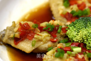 剁椒蒸鸡翅中的做法步骤：2