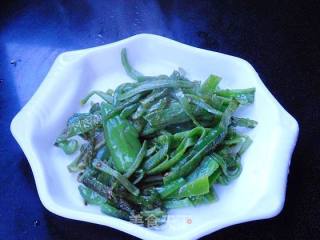 胡萝卜煸炒尖椒的做法步骤：3