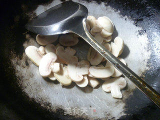 荠菜蘑菇豆腐羹的做法步骤：5