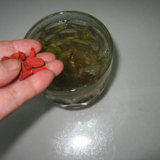 枸杞绿茶的做法步骤：4
