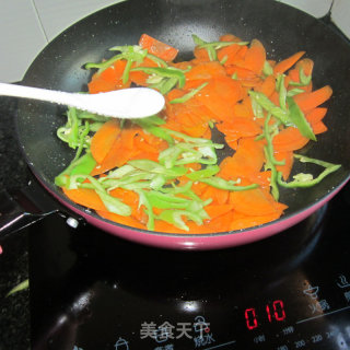 干烧青椒胡萝卜片的做法步骤：6