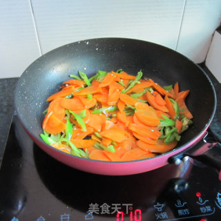 干烧青椒胡萝卜片的做法步骤：8