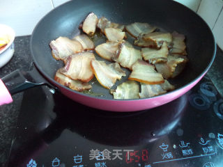 机压豆腐炒腊肉的做法步骤：4