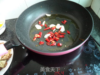 机压豆腐炒腊肉的做法步骤：6