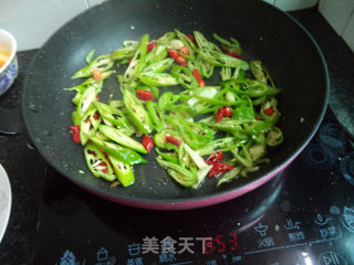 机压豆腐炒腊肉的做法步骤：7