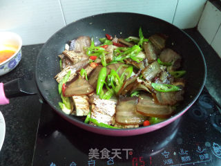 机压豆腐炒腊肉的做法步骤：9