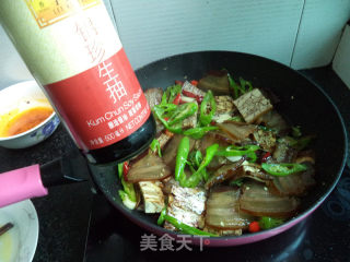 机压豆腐炒腊肉的做法步骤：10