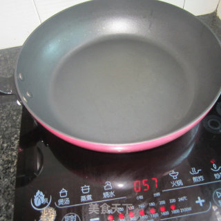 无油也能煎香肉的做法步骤：2