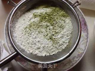 抹茶蛋糕卷的做法步骤：2