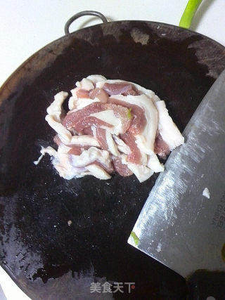 山芹小炒肉的做法步骤：3
