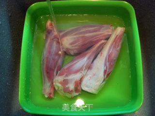清炖羊腿的做法步骤：2