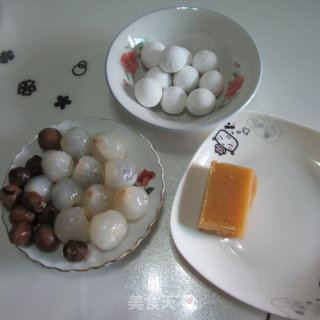 桂圆荔枝煮汤圆的做法步骤：1